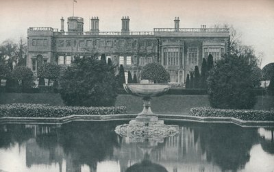 Castle Ashby, Northants: South Side, With Fountain, c1915 af Unbekannt