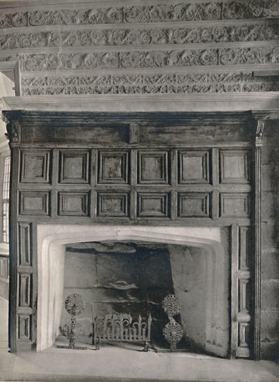 Skorstensstykke i spisestuen, Haddon Hall, Derbyshire, 1927 af Unbekannt