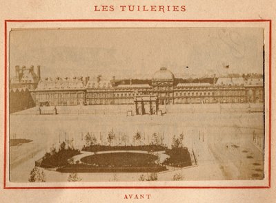 Kommune i Paris (1871): udsigt over Palais des Tuileries i Paris før branden i maj 1871. Foto af Pierre Pepetit. Tryk på pap, Dim. 9x5,4 cm af Unbekannt