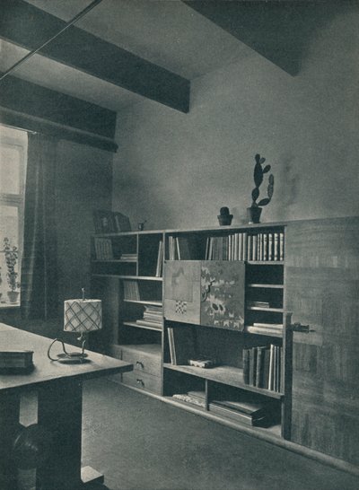 Hjørne af et bibliotek designet af Hans Hartl, c1927 af Unbekannt