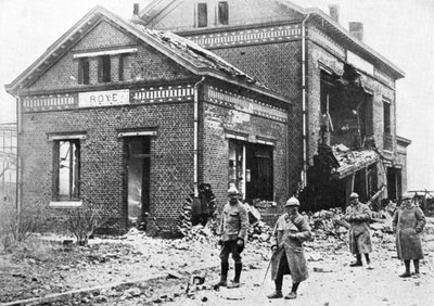 Beskadiget jernbanestation i Roye, Frankrig, Første Verdenskrig, 1918, c1920 af Unbekannt