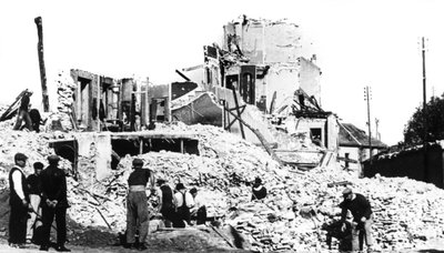 Ødelagt bygning, Frankrigs befrielse, St. Cyr, august 1944 af Unbekannt