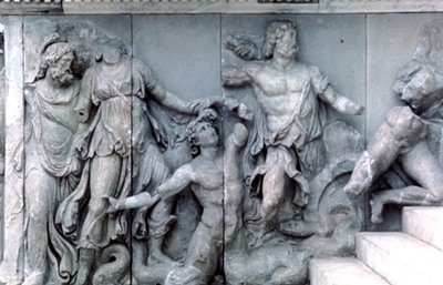 Detalje fra Pergamonalterets store frise, 180-159 f.Kr af Unbekannt