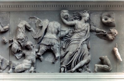 Detalje fra Pergamonalterets store frise, 180-159 f.Kr af Unbekannt