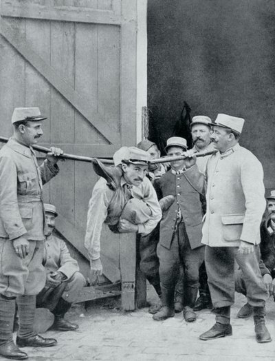 Distraktioner ved fronten, den menneskelige slange, Frankrig, Første Verdenskrig, 1915 af Unbekannt