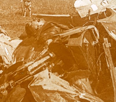 Nedskudt tysk fly med pilot, c1914-c1918 af Unbekannt