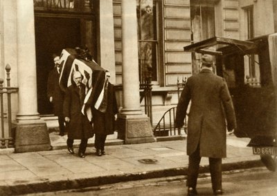Earl Haigs kiste bliver båret fra huset, hvor han døde, London, 29. januar 1928, 1935. af Unbekannt