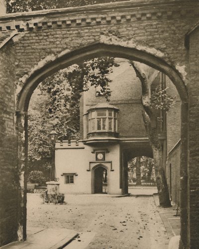 Indgang Courtyard og Gateway of the Charterhouse, c1935. af Unbekannt
