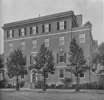 Indgangsfronten på East 57th Street, fru WK Vanderbilts hus, New York City, 1924 af Unbekannt
