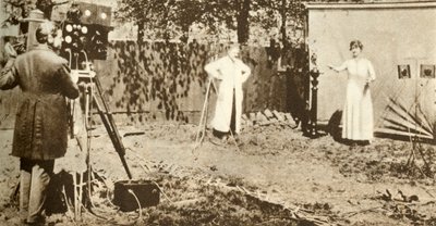 Eugene Lauste optager det første kombinerede levende billede og lyd, c1905, 1935. af Unbekannt