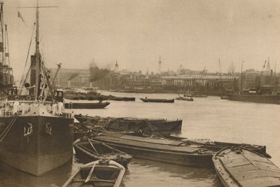 Trofaste skibe, der tjener Londons behov: Poolen fra Custom House til Billingsgate, c1935. af Unbekannt