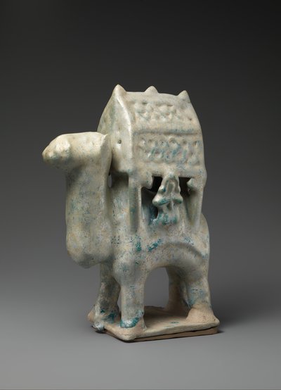 Figur i form af en kamel, der bærer en Palanquin og to ryttere, 12.-begyndelsen af det 13. århundrede. af Unbekannt