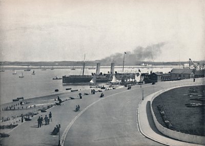 Fleetwood - The Promenade: Departure of the Isle of Man Steamer, 1895 af Unbekannt