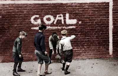 Fodbold i East End, London, 1926-1927. af Unbekannt