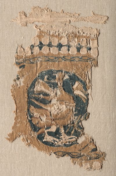 Fragment fra et hængende med runddel og kant, 800-900-tallet. af Unbekannt