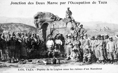 Fransk Fremmedlegion ved nogle Marabout-ruiner, Taza, Marokko, 1904 af Unbekannt