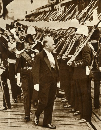 Den franske præsident Raymond Poincaré med Edward, Prince of Wales, i Portsmouth, juni 1913, 1935. af Unbekannt