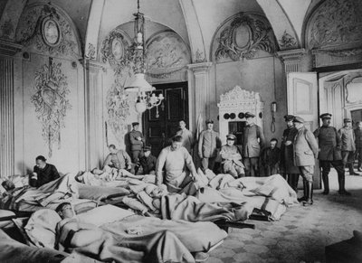 Franske og tyske såret i et slot i Frankrig, Første Verdenskrig, 1915 af Unbekannt