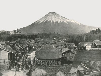 Fujiyama, The Sacred Mountain, fra Jedzumi Village, Japan, 1895. af Unbekannt