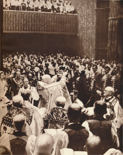 George VI krones med St. Edwards Crown på dagen for hans kroning, 1937 af Unbekannt