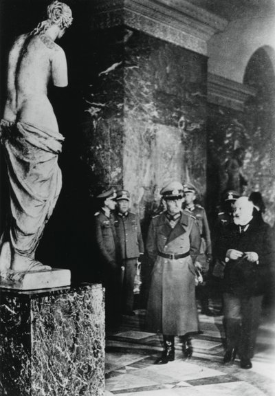 Den tyske feltmarskal von Rundstedt besøger Louvre, besat Paris, oktober 1940 af Unbekannt