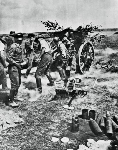 Tysk artilleri i aktion på østfronten, 1941 af Unbekannt