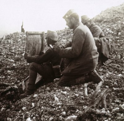 Tyske signalister uden for fæstningen Vaux, Verdun, Nordfrankrig, c1914-c1918 af Unbekannt