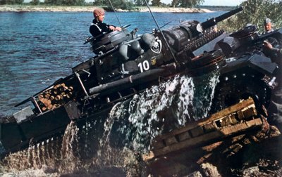 Tysk kampvogn ved en flod, Rusland, 1941 af Unbekannt