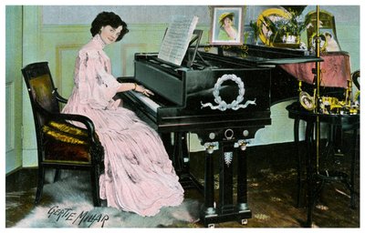 Gertie Millar, britisk skuespillerinde og sangerinde, der spiller klaver, c1890-1909 af Unbekannt