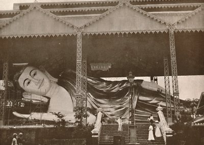 Gigantisk tilbagelænet figur af Buddha, Pegu, 1900. af Unbekannt