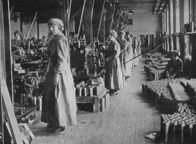 Pigearbejdere i en ammunitionsfabrik, 1915 af Unbekannt
