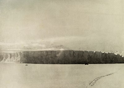 Glacier syd for Cape Barne, med motor, der rejser på havisen, c1908, 1909. af Unbekannt