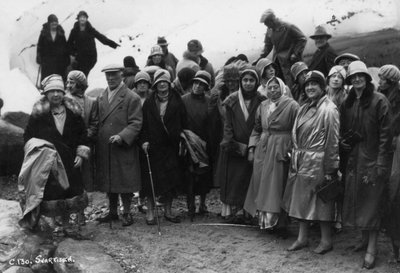 Gruppe af turister på besøg i Svartisen, Nordnorge, 1929 af Unbekannt