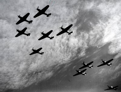 Hawker Hurricanes, der flyver i formation, Battle of Britain, Anden Verdenskrig, 1940 af Unbekannt