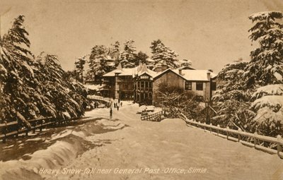 Kraftig snefald nær General Post-Office, Shimla, c1918-c1939. af Unbekannt