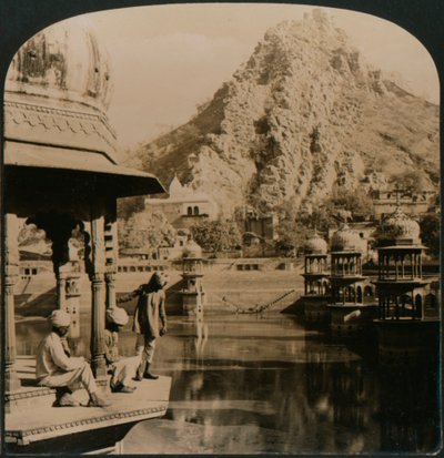 Holy Tank of Alwar, omgivet af paladser og helligdomme, en scene med overvældende skønhed, Indien, 1907 af Unbekannt