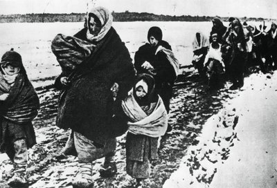 Hjemløse flygtninge kvinder og børn, Rusland, 1941 af Unbekannt