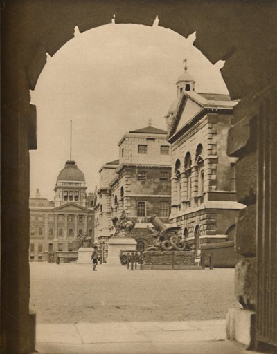 Horse Guards Parade Indrammet i Archway of Treasury Passage, c1935. af Unbekannt
