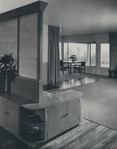 Hus i Pomona, Californien ... med udsigt over stuen, 1942. af Unbekannt