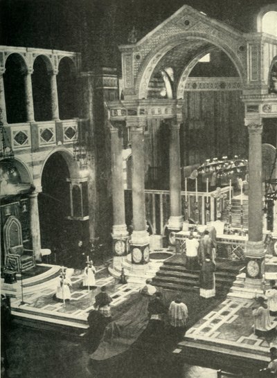 I Westminster Cathedral, c1948. af Unbekannt