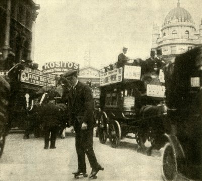 Midt i trafikken ved Mansion House, 1910. af Unbekannt
