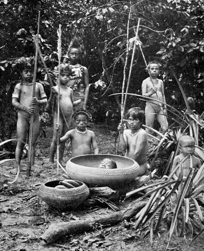 Indianere fra Putumayo-floden med et halshugget hoved, Amazonia af Unbekannt