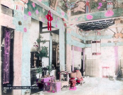 Inneres des Kiyomizu-Tempels in Kyoto, Japan von Unbekannt