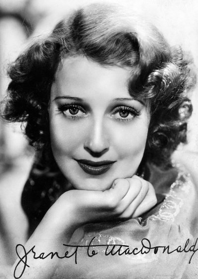 Jeanette MacDonald 1903-1965, amerikansk sangerinde og skuespillerinde, c1930