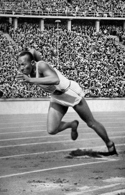 Jesse Owens ved starten af 200 meter ved de Olympiske Lege i Berlin, 1936 af Unbekannt