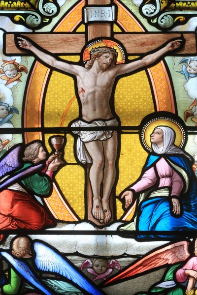 Jesus Kristus på korset. Glasmosaik vindue. Vor Frue af la Salettes helligdom, La Salette-Fallavaux, Frankrig af Unbekannt