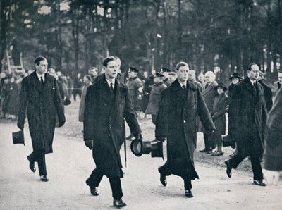 Kong Edward VIII og hans tre brødre følger pistolvognen, 1936 af Unbekannt
