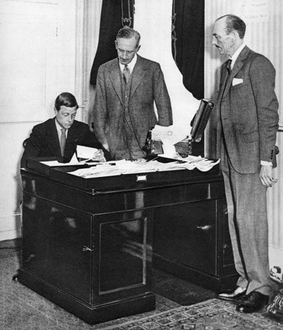 Kong Edward VIII på arbejde med sin stab i St James