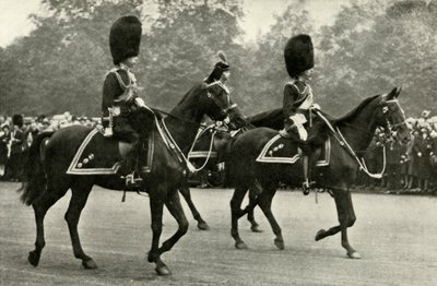 Kong George rider med den afdøde kong George V og prinsen af Wales, 1928., 1937. af Unbekannt
