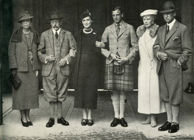 King George V, Queen Mary, Prince George, Princess Marina ... ved Balmoral i 1934, 1951. af Unbekannt
